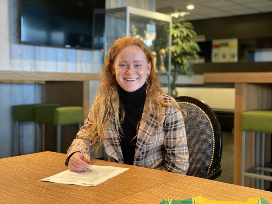 ADO Vrouwen bindt Manon van Raay en Louise van Oosten